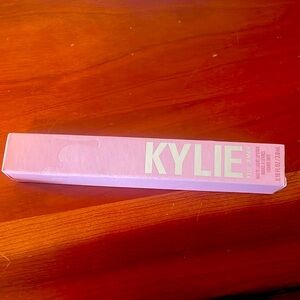 Kylie Matte Liquid Lipstick in color 707 Khlos Matte